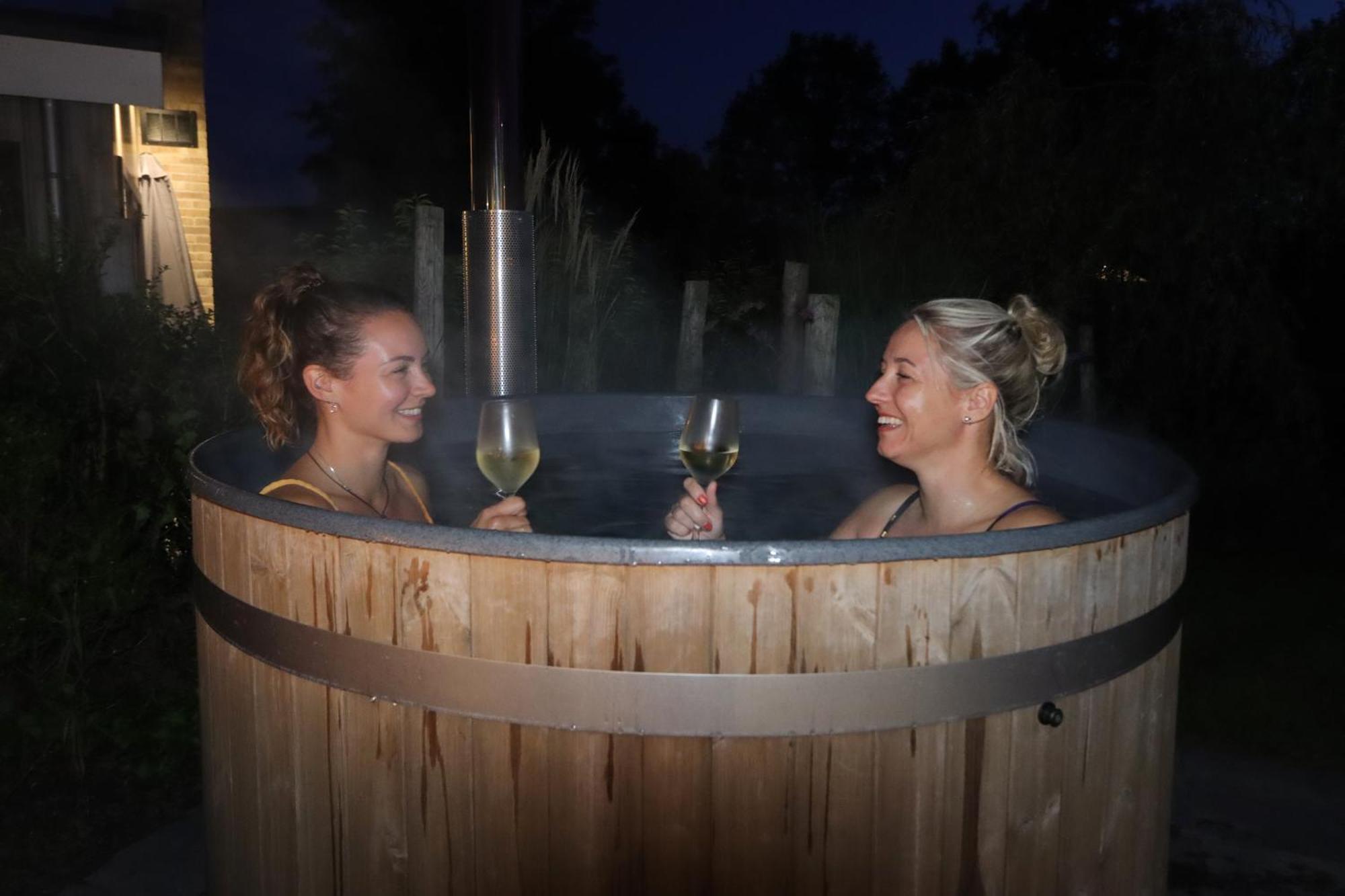 Wellness Chalet Veluwemeer Biddinghuizen Exteriör bild